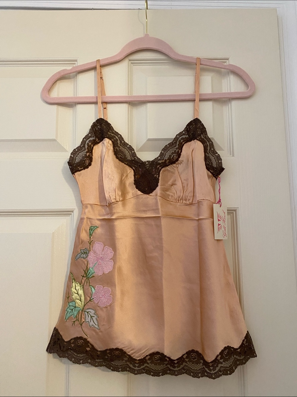 NWT Gold Hawk Peach Nectar Embroidered Camisole
